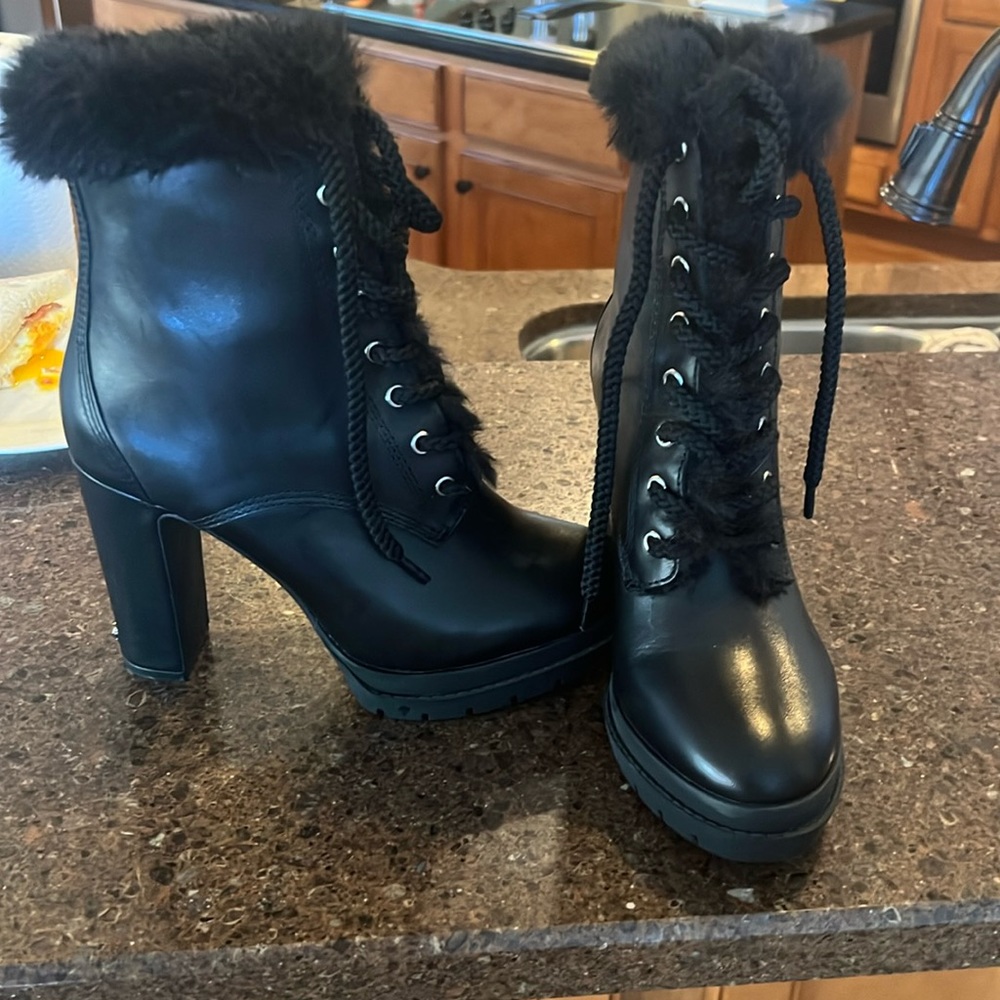 DKNY boots never worn black fur lined